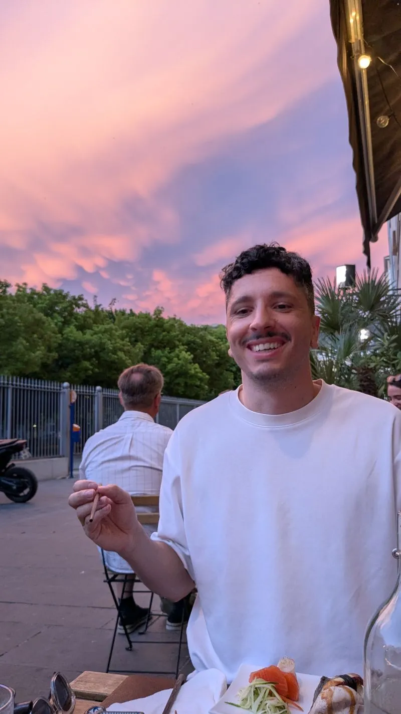 Anthony Ciceron en vacances au coucher de soleil